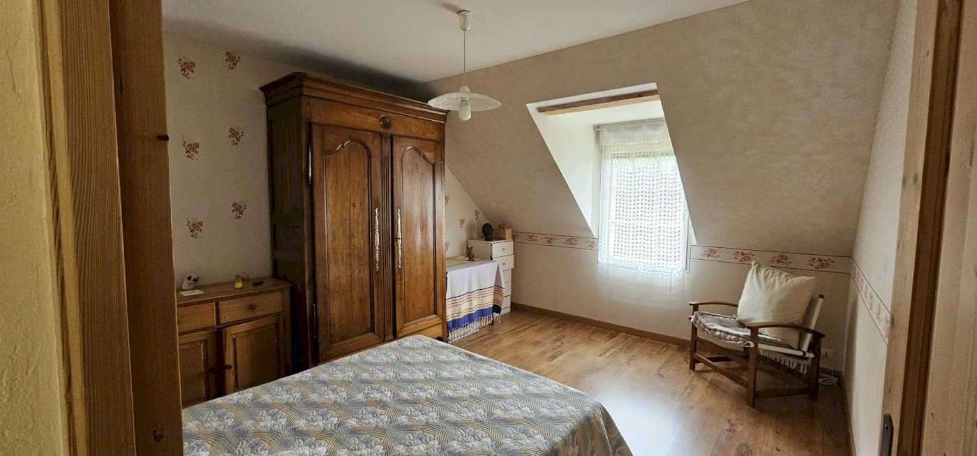 Particulier vend propriété, 142 m² utiles, et 116 m2 de dépendances transformables en habitation - Photo 12 - Lampaul-Guimiliau