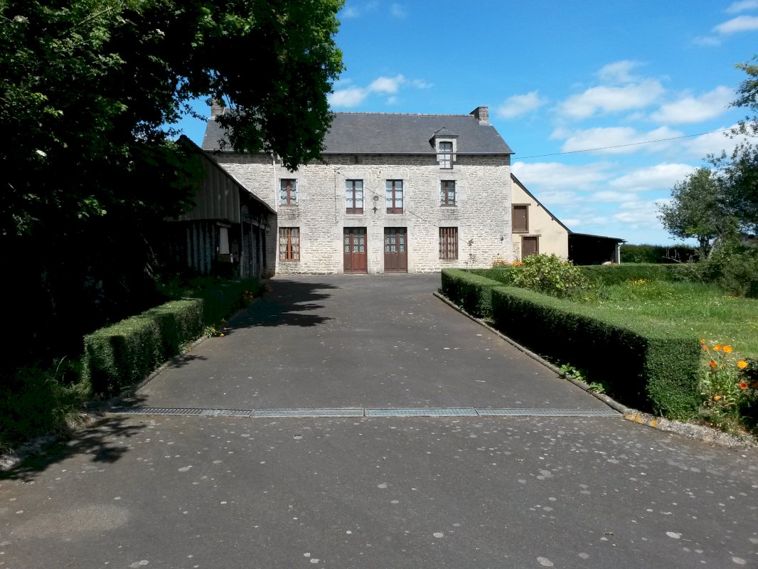 Longère en pierres - Photo 1 - Broons