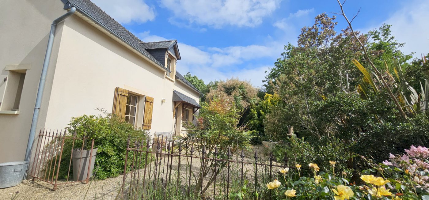 Particulier vend propriété, 142 m² utiles, et 116 m2 de dépendances transformables en habitation - Photo 2 - Lampaul-Guimiliau
