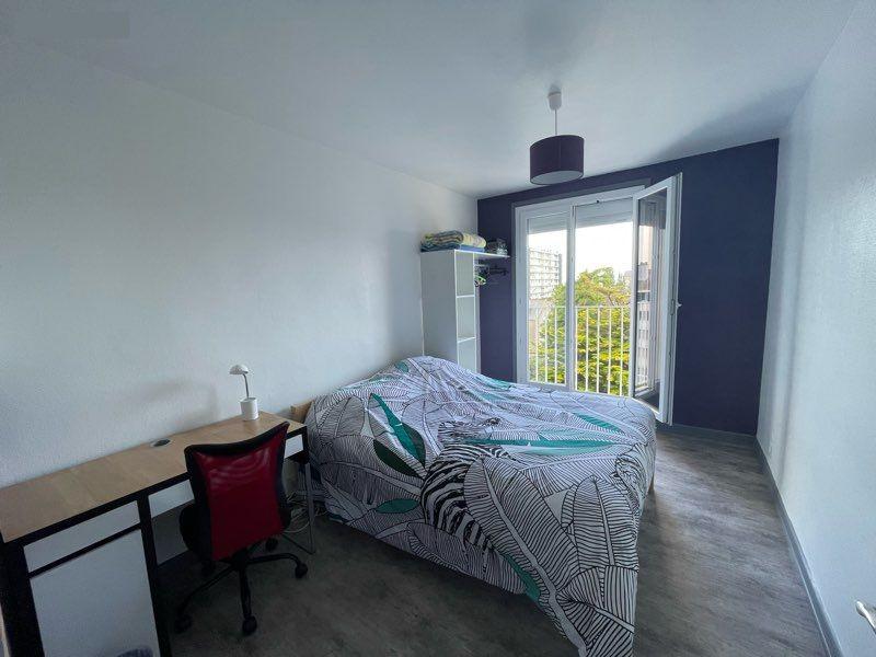 Appartement de 65 m² avec balcon - Photo 3 - Saint-Brieuc
