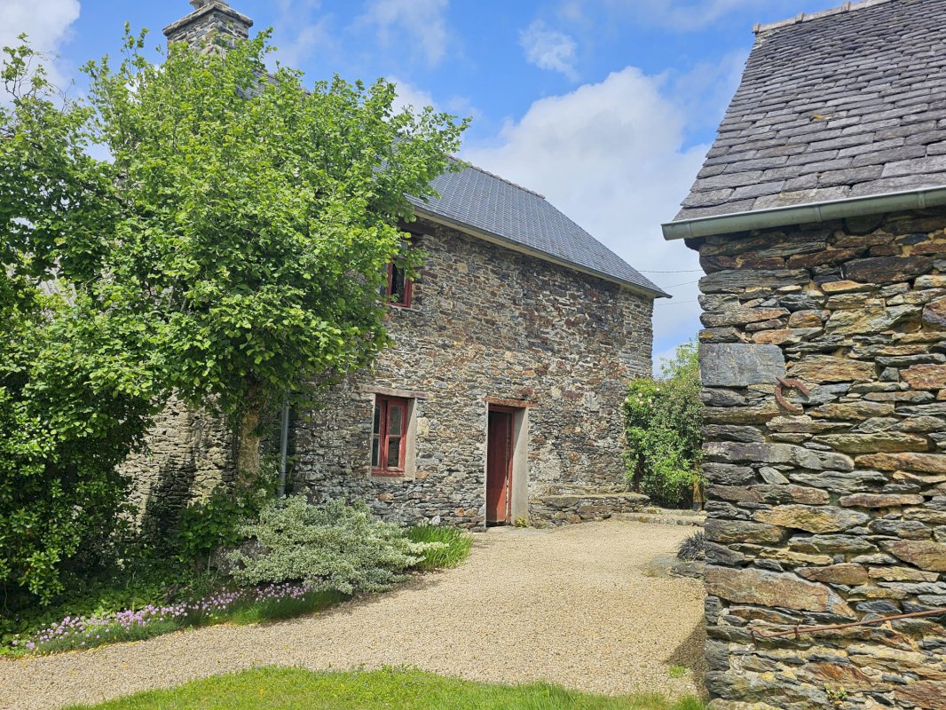 Particulier vend propriété, 142 m² utiles, et 116 m2 de dépendances transformables en habitation - Photo 3 - Lampaul-Guimiliau