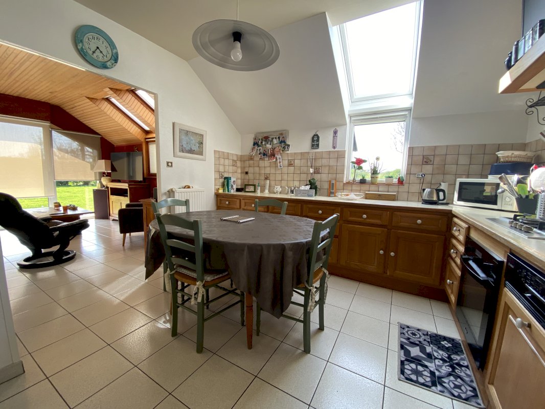Maison - 6 pièces - 140m² - Photo 5 - Plougourvest