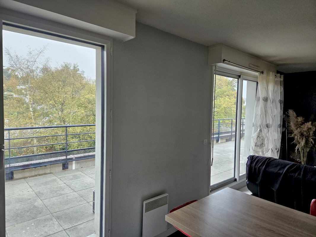 Appartement T3 grande terrasse et deux garages - Photo 5 - Pontivy