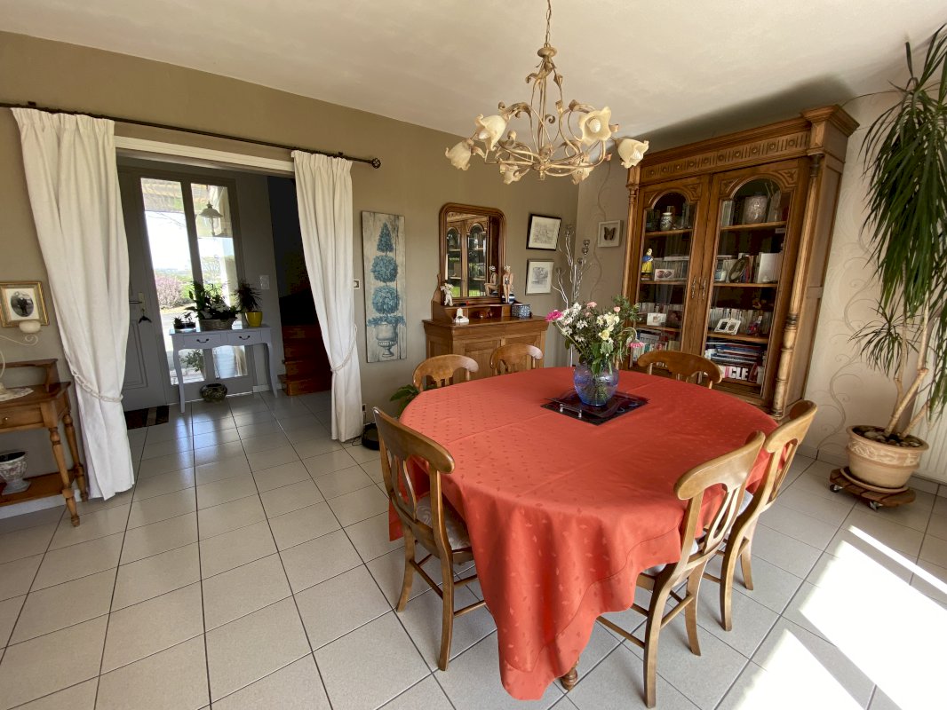 Maison - 6 pièces - 140m² - Photo 6 - Plougourvest