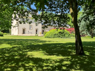 Propriété écologique du début XIXème siècle sur 1,6 hectare dans le Finistère Nord. Très belles prestations conjuguant écologie, patrimoine, et accessibilité. - Landivisiau (29400)